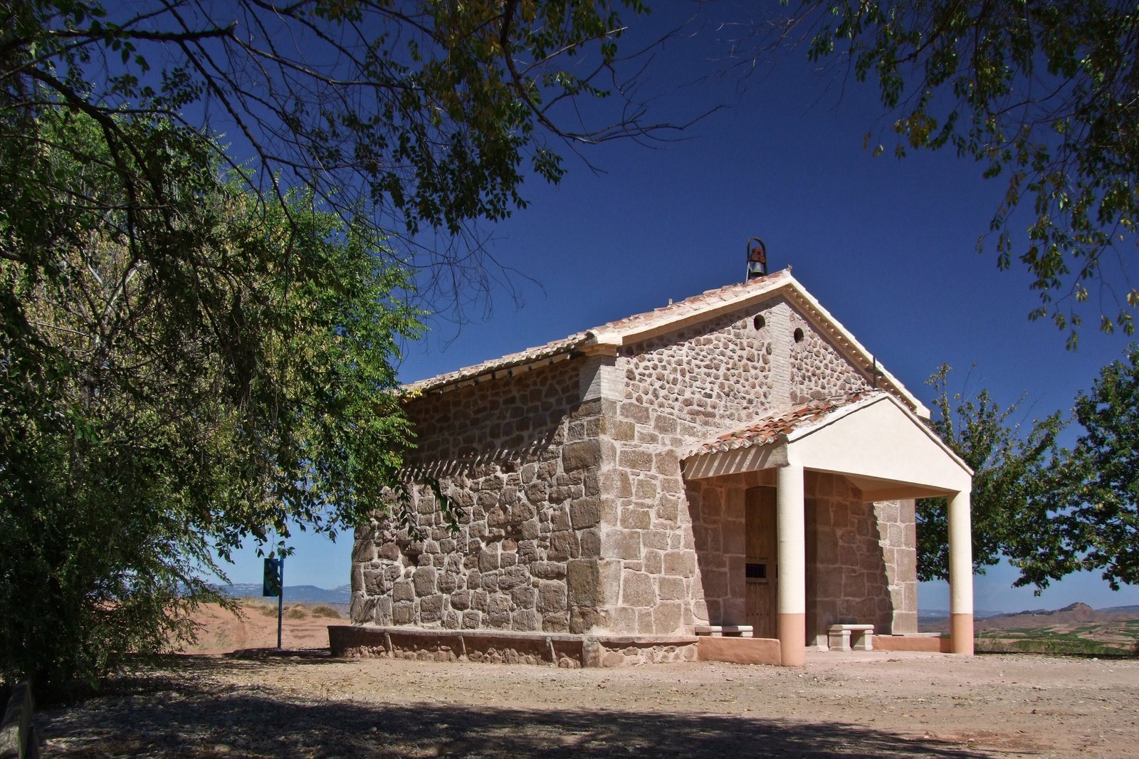 Ermita de San Cristóbal, en Cordovín. Foto: Juanma232 (CC BY-SA 4.0), Wikimedia Commons.